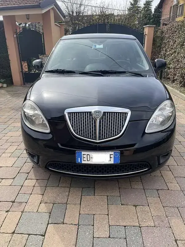 Usata Lancia Ypsilon 60 CV (44 kW) 2010 Utilitaria