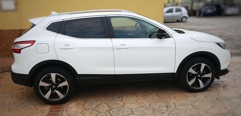 Usata Nissan Qashqai N-Connecta 110 CV (80 kW) 2016 Bianco SUV