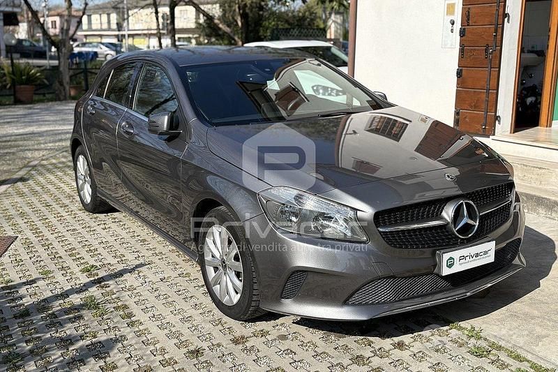 Usata Mercedes A180 Executive 109 CV (80 kW) 2017 Grigio Utilitaria