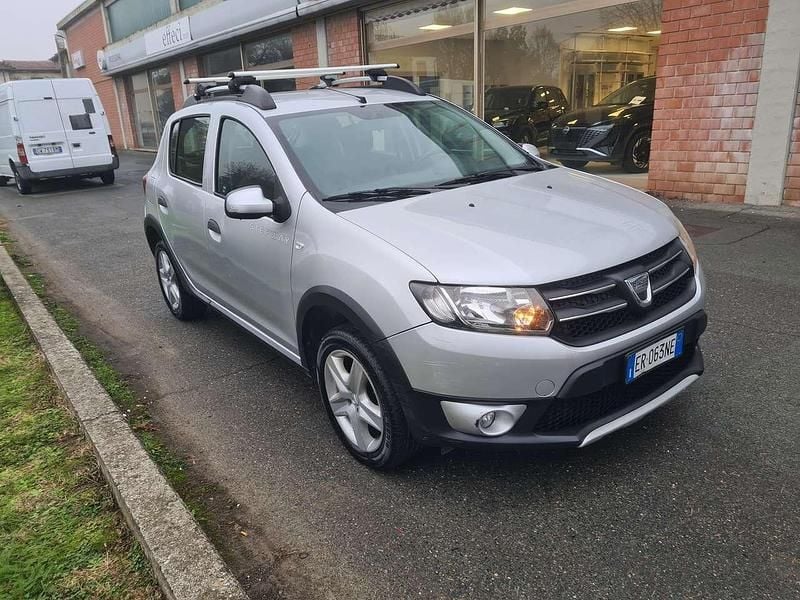 Usata Dacia Sandero Stepway 90 CV (66 kW) 2013 Argento Berlina