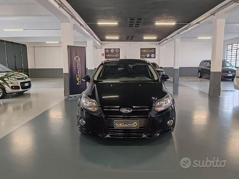 Begagnad Ford Focus Titanium 115 HK (84 kW) 2011 Svart Kombi