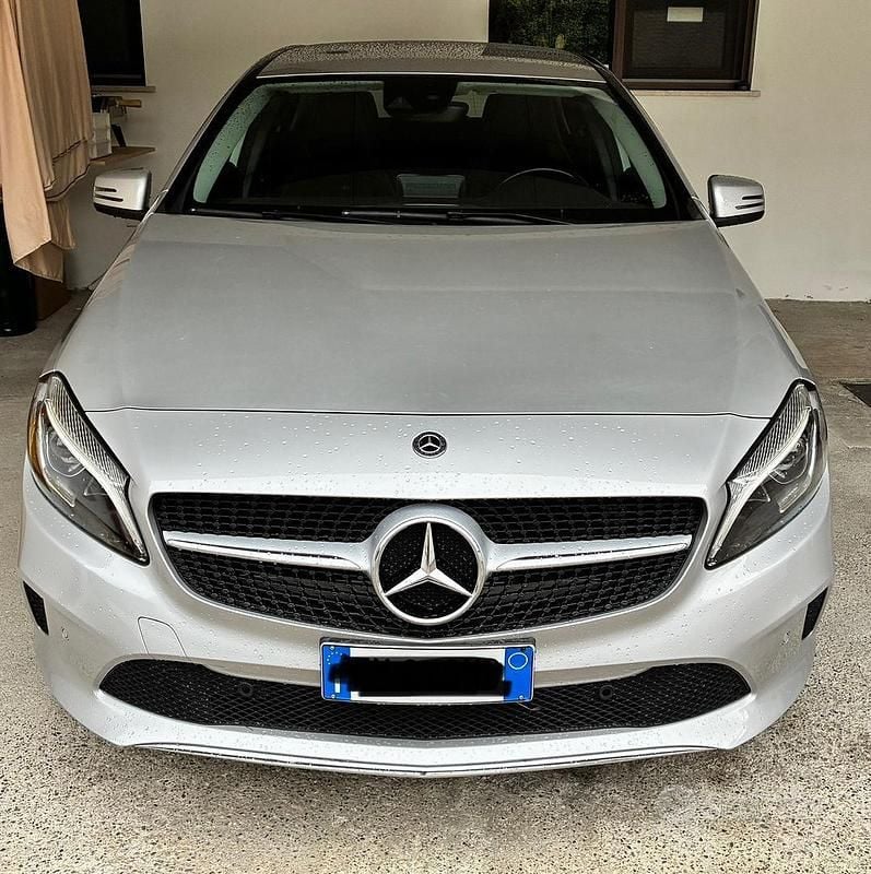 Usata Mercedes A180 109 CV (80 kW) 2017 Grigio Berlina