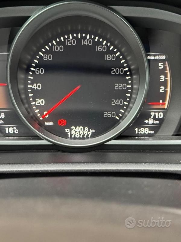 Usata Volvo V40 CC 120 CV (88 kW) 2019 Bianco Station wagon