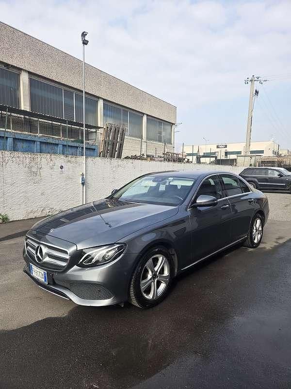 Usata Mercedes E220 Premium 194 CV (142 kW) 2018 Grigio Berlina