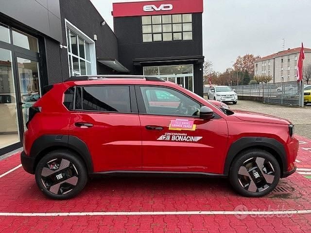Nuova Fiat Grande Panda La Prima 110 CV (80 kW) 2025 Rosso Utilitaria