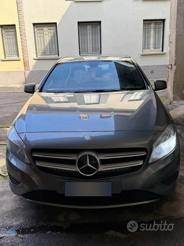 Usata Mercedes A180 109 CV (80 kW) 2013 Grigio Berlina