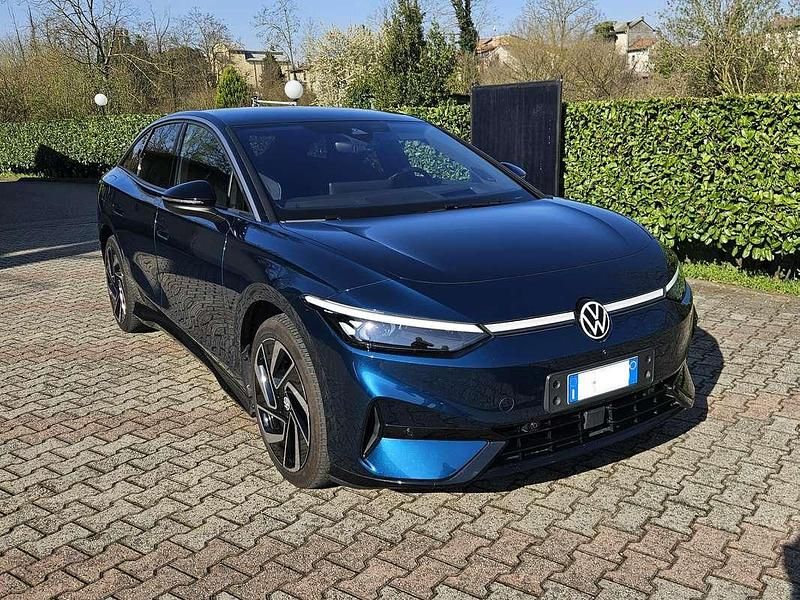 Używany VW ID.7 Pro 210 kW (286 KM) 2024 Niebieski Sedan/Limuzyna