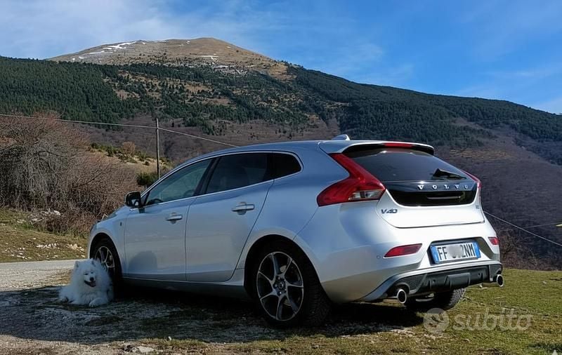Usata Volvo V40 Ocean Race 120 CV (88 kW) 2016 Grigio Berlina