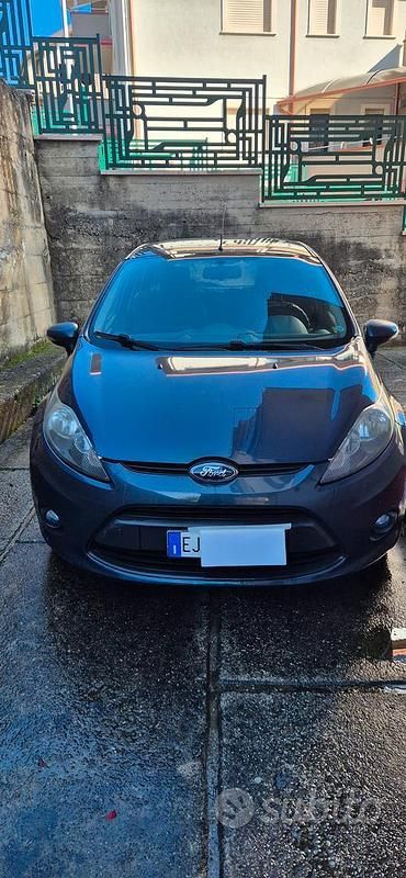 Usata Ford Fiesta Titanium 2011 Grigio Berlina