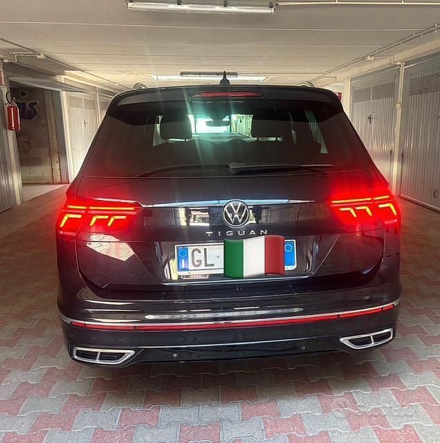 Usata VW Tiguan R-line 150 CV (110 kW) 2022 Nero SUV
