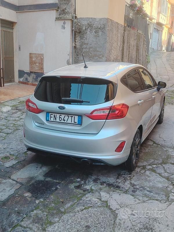 Grigio Usata 2018 Ford Fiesta ST-Line Berlina | 13.000 € - Immagine 1/4