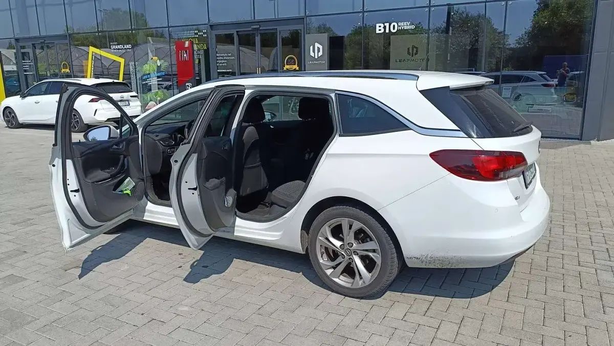 Usata Opel Astra 110 CV (80 kW) 2019 Bianco Station wagon
