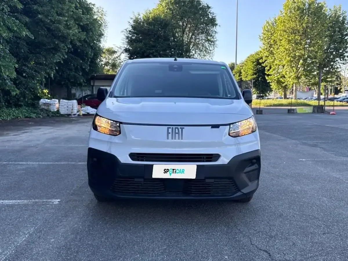 Usata Fiat Doblò 102 CV (75 kW) 2025 Bianco Monovolume