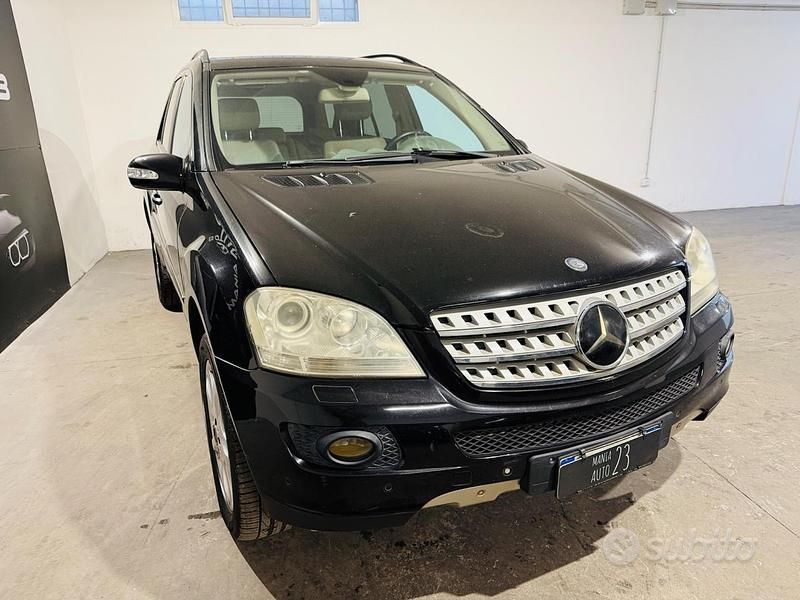 Usata Mercedes ML320 224 CV (164 kW) 2007 Nero SUV
