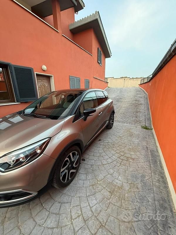 Usata Renault Captur 90 CV (66 kW) 2014 Marrone SUV