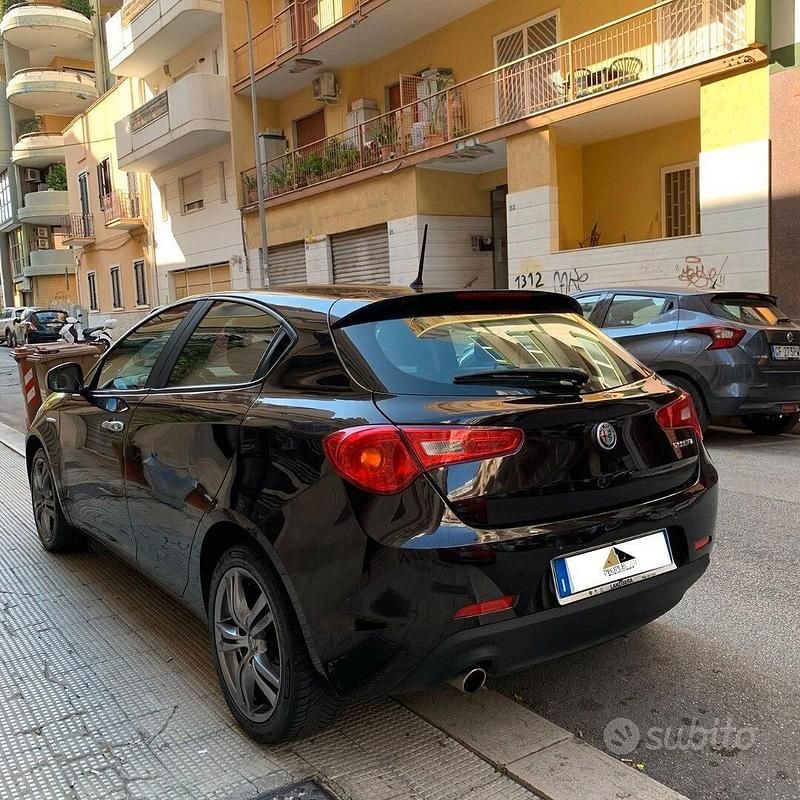 Usata Alfa Romeo Giulietta 120 CV (88 kW) 2017 Nero Utilitaria