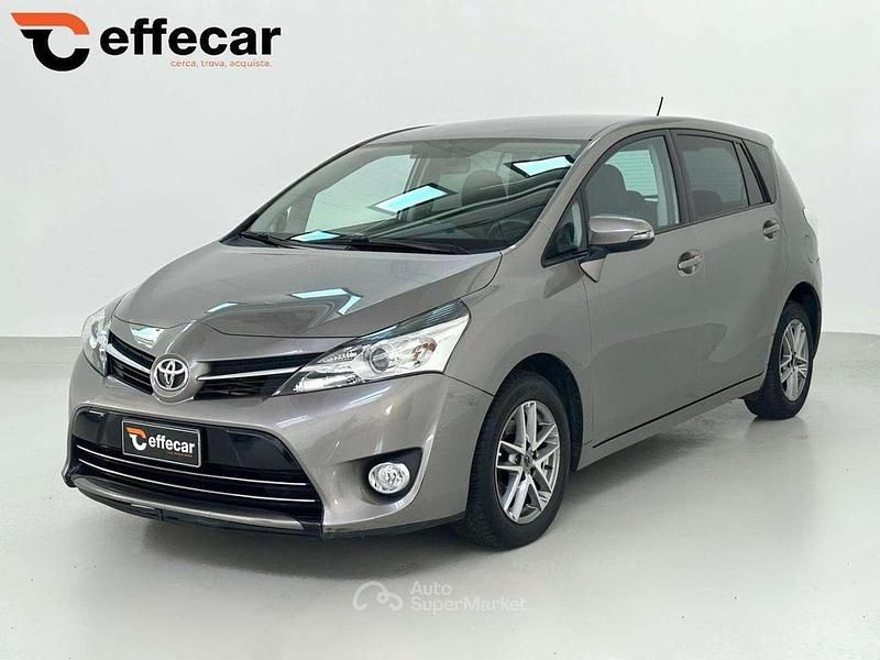 Grigio Usata 2015 Toyota Verso Active Monovolume | 9200 € (Buon prezzo) - Immagine 1/4