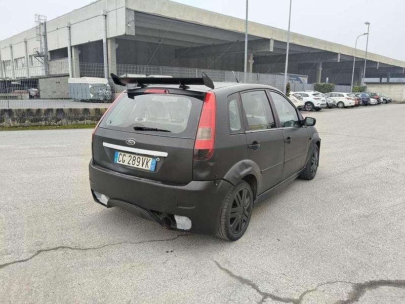 Usata Ford Fiesta Ghia 75 CV (55 kW) 2001 Utilitaria