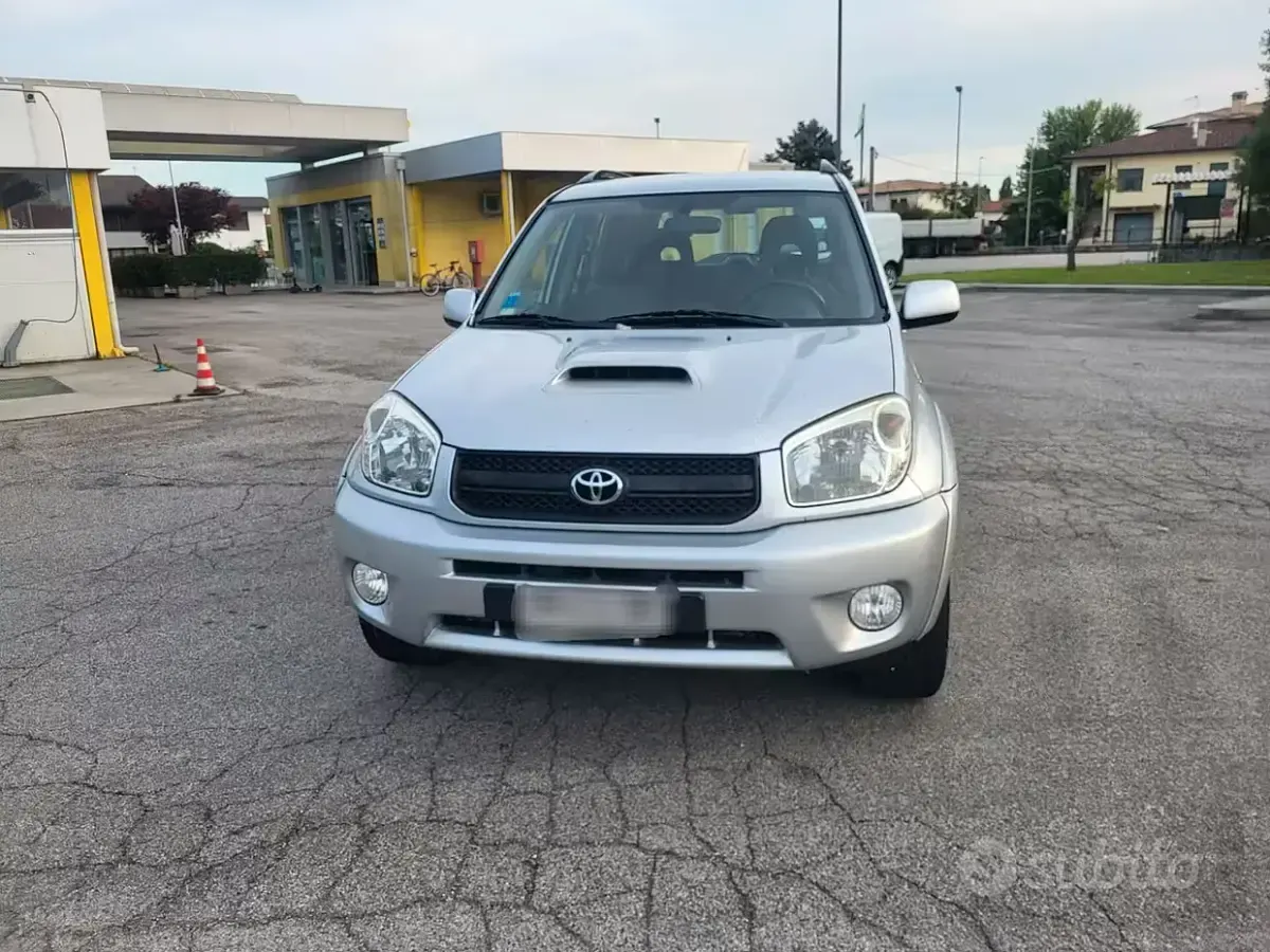 Usata Toyota RAV4 116 CV (85 kW) 2005 SUV