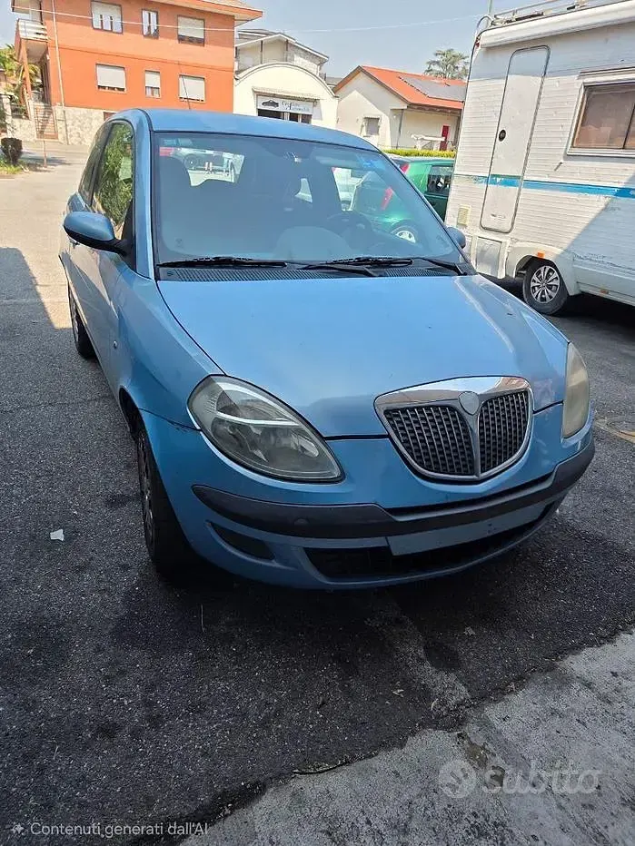 Usata Lancia Ypsilon 60 CV (44 kW) 2004 Bluazzurro Utilitaria
