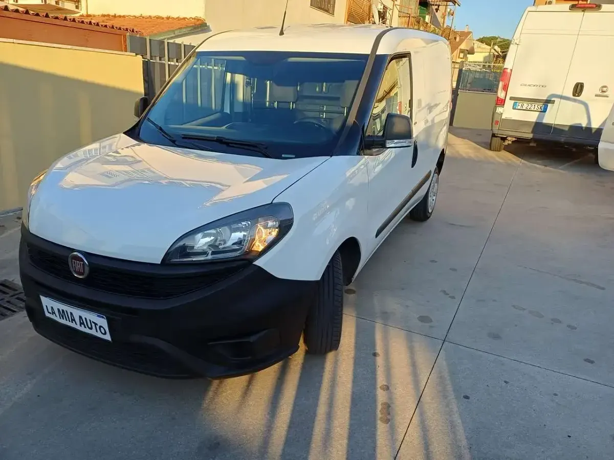 Usata Fiat Doblò Easy 105 CV (77 kW) 2022 Bianco Monovolume