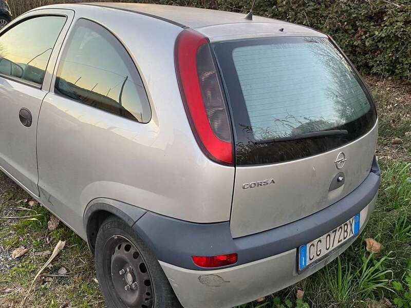 Usato 2003 Opel Corsa 1.2 Benzin 75 CV (600 €)