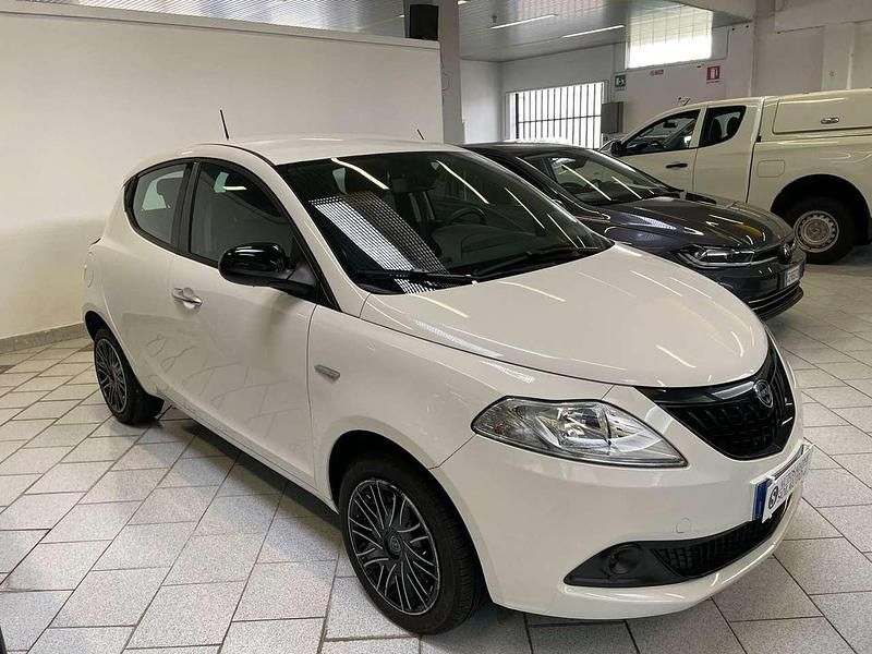 Usata Lancia Ypsilon S 69 CV (50 kW) 2024 Bianco Utilitaria