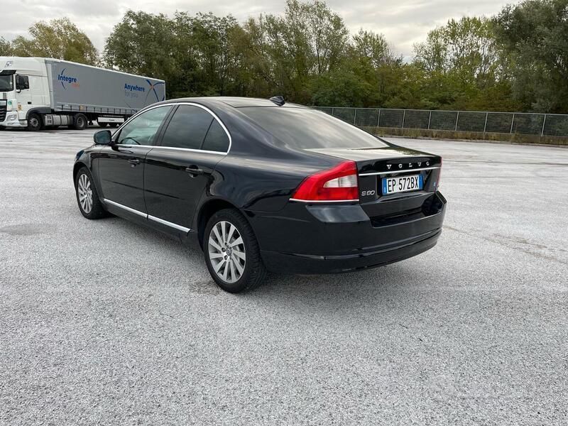 Usata Volvo S80 136 CV (100 kW) 2012 Nero Berlina