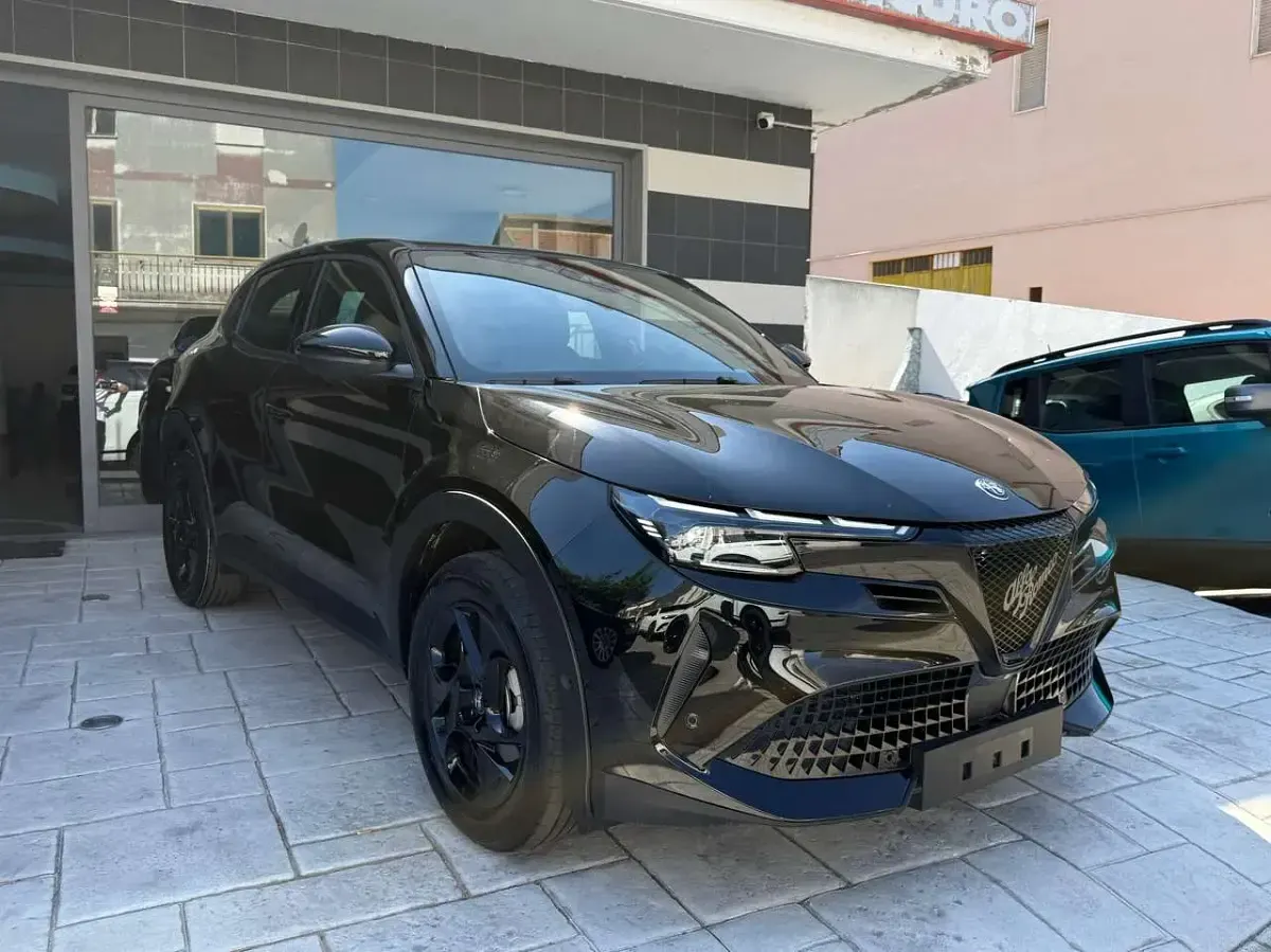 Nuova Alfa Romeo GT Junior Edizione Speciale 145 CV (106 kW) 2025 Nero SUV