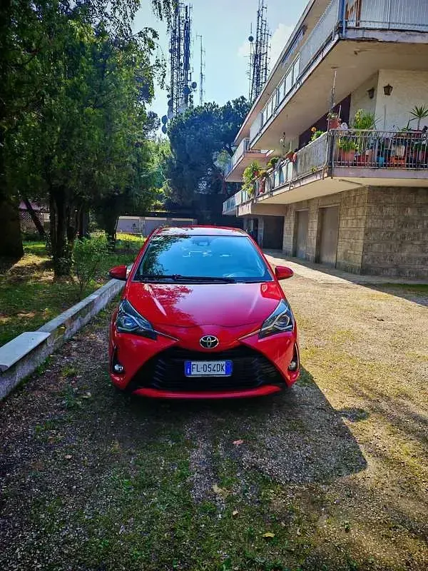Usata Toyota Yaris Lounge 72 CV (52 kW) 2017 Berlina