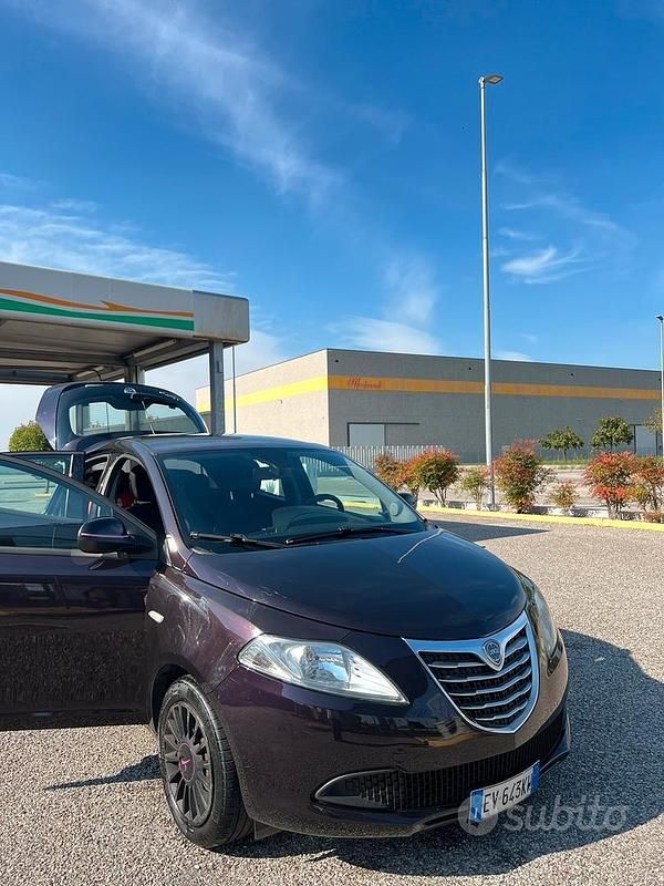Usata Lancia Ypsilon 69 CV (50 kW) 2014 Nero Utilitaria