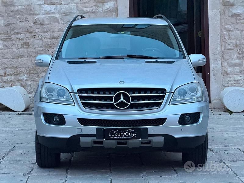 Usata Mercedes ML320 190 CV (139 kW) 2006 Grigio SUV