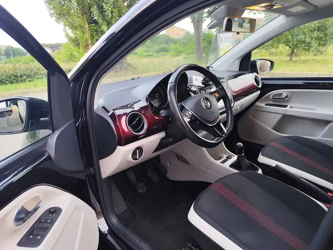 Usata VW up! Highline 75 CV (55 kW) 2017 Nero Utilitaria