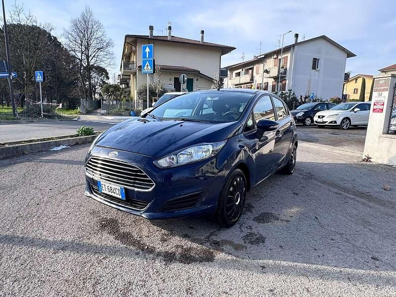 Usata Ford Fiesta Titanium 80 CV (58 kW) 2013 Blu Utilitaria