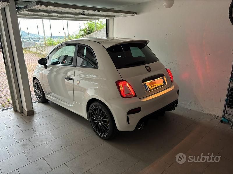 Usata Abarth 695 180 CV (132 kW) 2024 Bianco Utilitaria