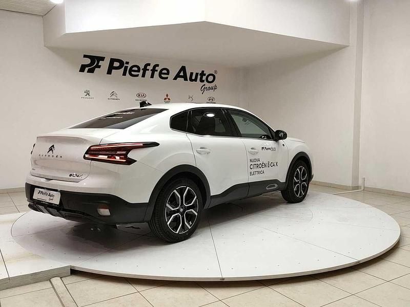 Usata Citroën e-C4 Shine 100 kW (136 CV) 2023 Pearl white  perlat Berlina