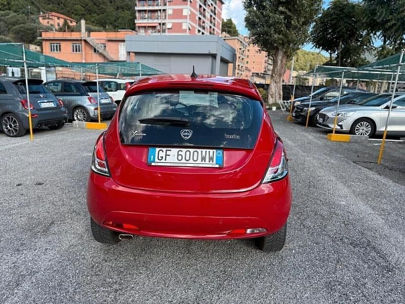 Usata Lancia Ypsilon Gold 69 CV (50 kW) 2021 Rosso Utilitaria