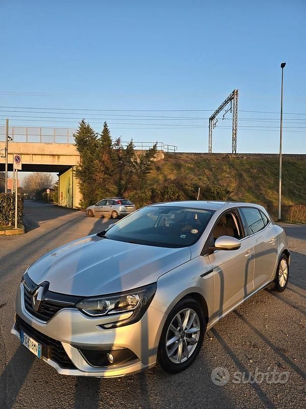 Usata Renault Mégane IV Zen 110 CV (80 kW) 2016 Grigio Berlina