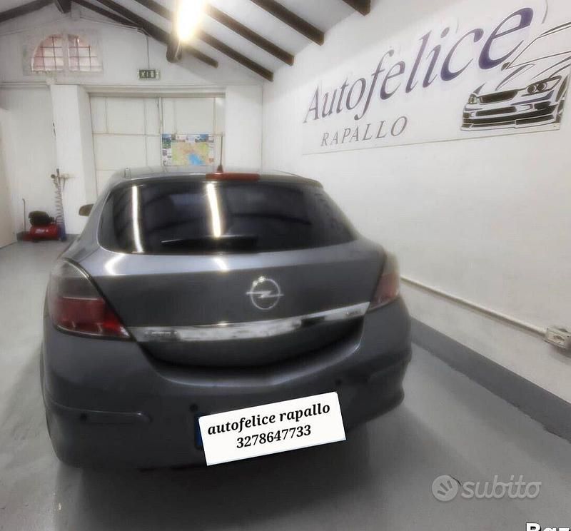 Usata Opel Astra GTC Cosmo 120 CV (88 kW) 2005 Grigio Berlina