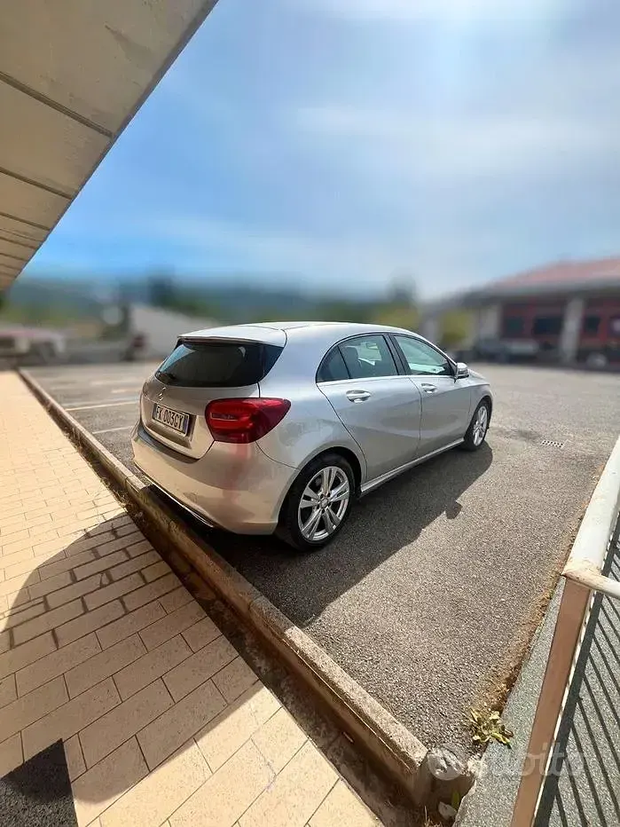 Usata Mercedes 180 109 CV (80 kW) 2017 Grigio Berlina