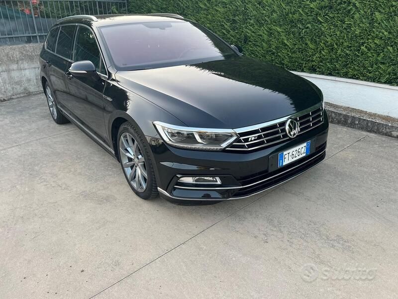 Nero Usata 2018 VW Passat R-line Station wagon | 17.990 € (Buon prezzo) - Immagine 1/4