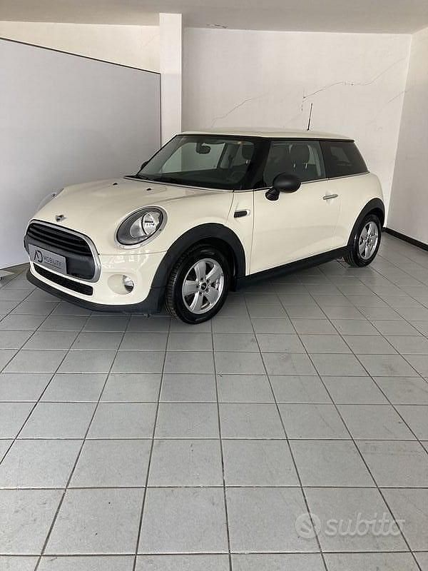 Usata Mini ONE 101 CV (74 kW) 2017 Bianco Utilitaria