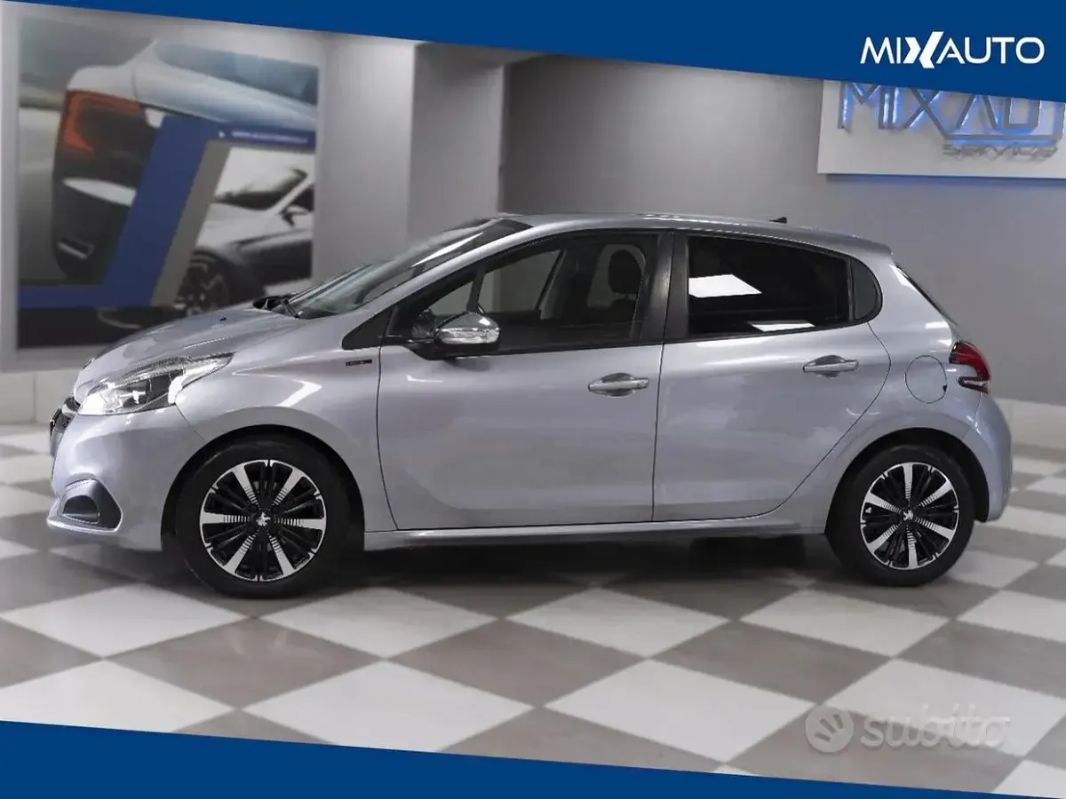 Usata Peugeot 208 Signature Sky 102 CV (75 kW) 2019 Grigio Utilitaria