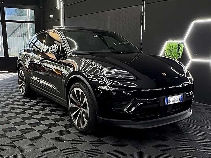 Usata Porsche Macan 380 kW (517 CV) 2025 Nero SUV
