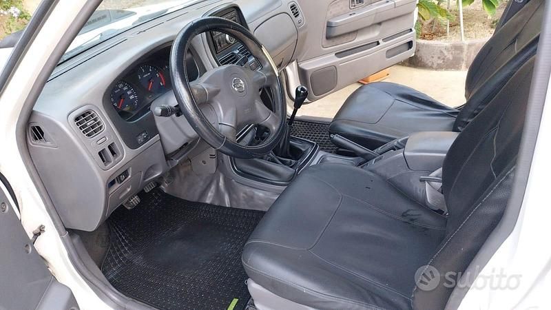 Usata Nissan Navara 190 CV (139 kW) 2011 Bianco Pick-up