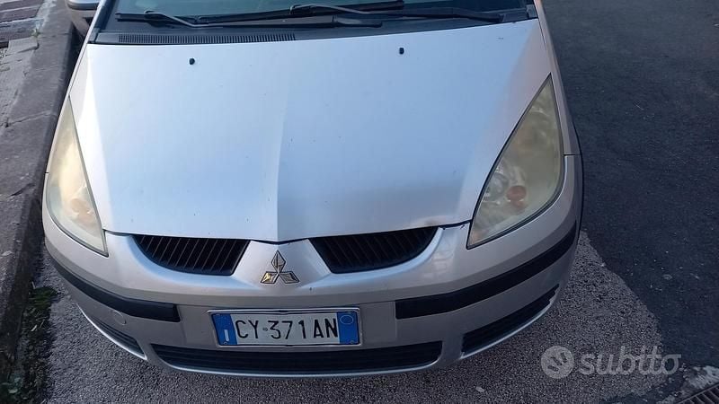 Usata Mitsubishi Colt 95 CV (69 kW) 2005 Grigio Monovolume