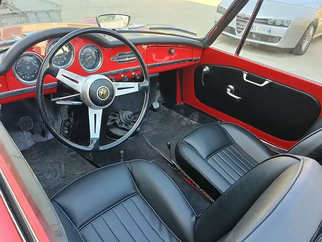 Usata Alfa Romeo Giulia Spider 92 CV (67 kW) 1964 Rosso Cabrio