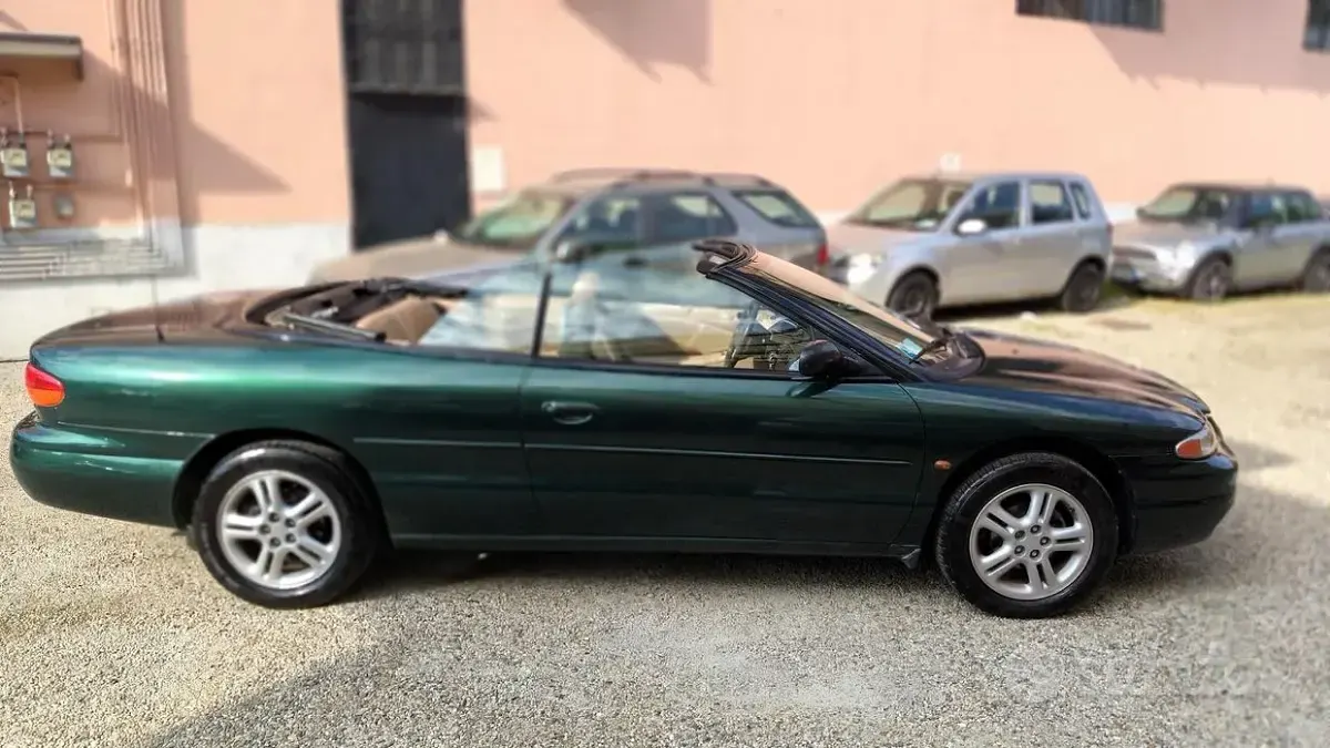 Usata Chrysler Stratus 133 CV (97 kW) 1996 Verde Cabrio