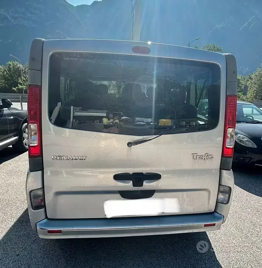 Usata Renault Trafic Black Edition 114 CV (83 kW) 2011 Grigio Monovolume