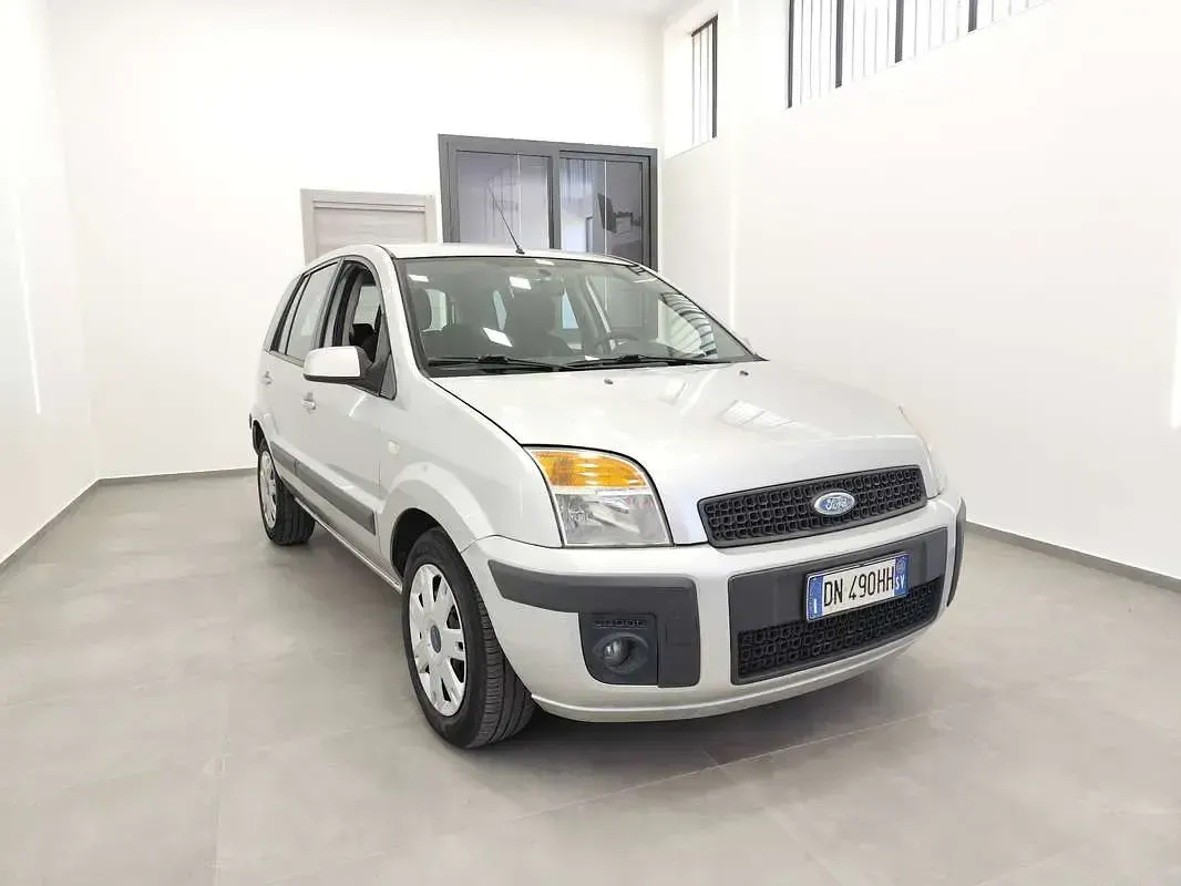 Usata Ford Fusion 68 CV (50 kW) 2008 Grigio Utilitaria